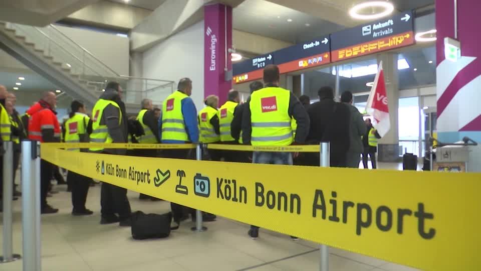 Video: Verdi legt mit Streik Flughäfen lahm