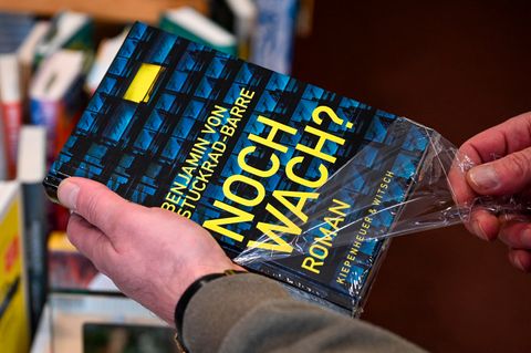 Das Buch "Noch wach?" von Benjamin von Stuckrad-Barre ist am 19. April erschienen.