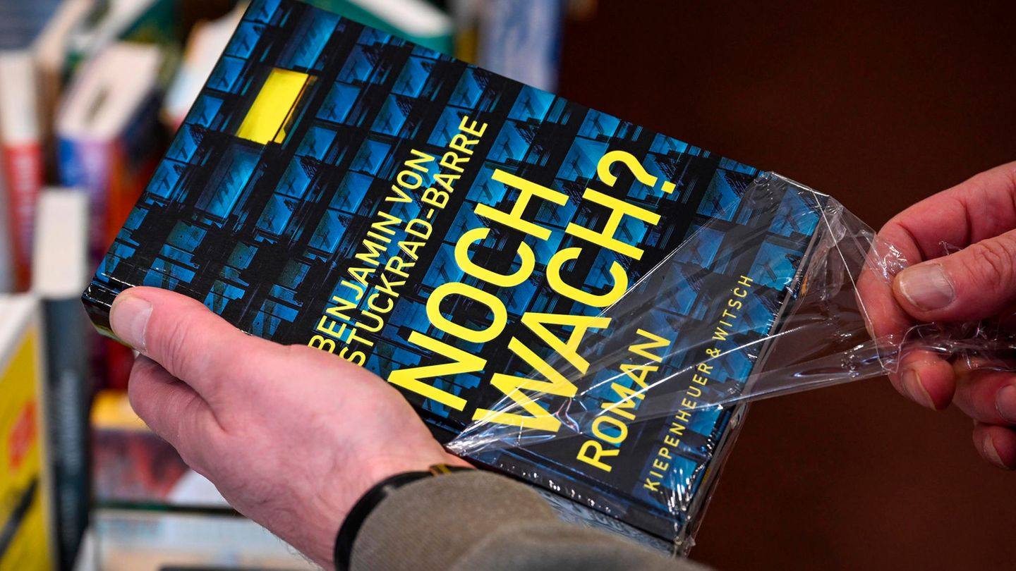 Das Buch "Noch wach?" von Benjamin von Stuckrad-Barre ist am 19. April erschienen.