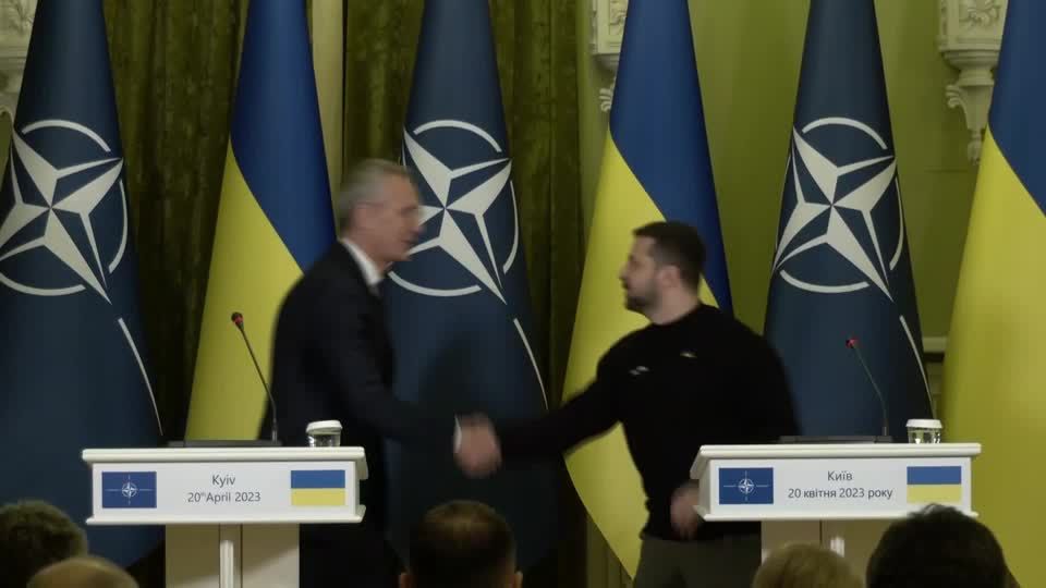 Video: Nato-Chef demonstriert in Kiew Solidarität mit Ukraine
