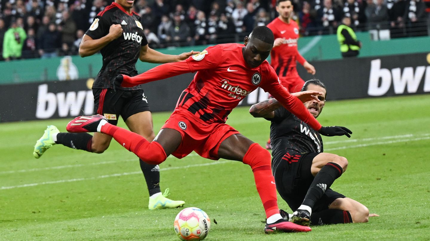 Kolo Muani  Der junge französische Angreifer (24 Jahre) ist einer der Aufsteiger der Saison. Bei Eintracht Frankfurt beeindruckt er durch seine Torgefährlichkeit, auf Muani ist einfach Verlass. Bei der WM in Katar kam der Nationalspieler zu einigen Einsätzen. Bisher hat er für die Eintracht wettbewerbsübergreifend 20 Treffer erzielt. Doch er ist nicht billig, auf 65 Millionen Euro taxiert die Website "transfermarkt.de" den Wert des Franzosen.
