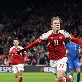 Rasmus Höjlund  Der Däne von Atalanta Bergamo ist gerade mal 20 Jahre alt, aber er soll einem Medienbericht zufolge auf der Kandidatenliste der Bayern stehen. Höjlund wäre eine Investition in die Zukunft, weil er bislang als Talent gilt. Seine Torquote bei Atalanta hält sich mit sieben Toren in Grenzen, insgesamt kommt der athletische Angreifer auf 14 Saisontreffer.