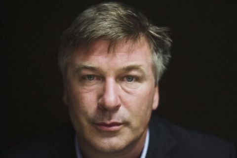 Video: Anklage gegen Baldwin vorerst fallen gelassen