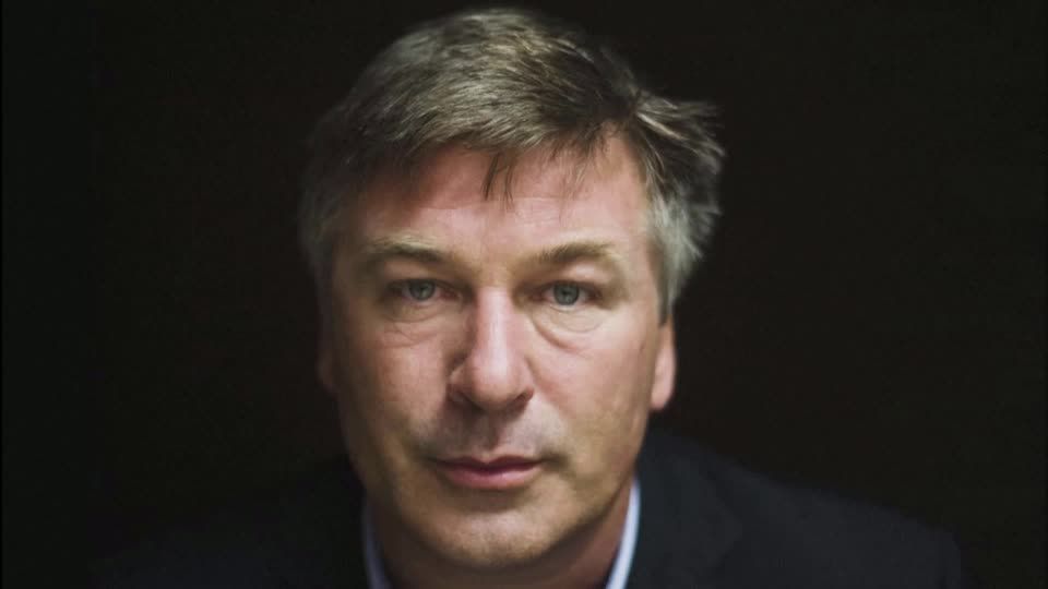 Video: Anklage gegen Baldwin vorerst fallen gelassen