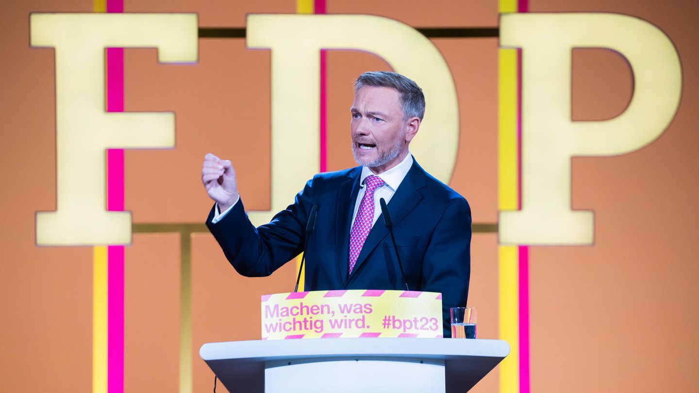 Christian Lindner confirmed as FDP leader with 88 percent