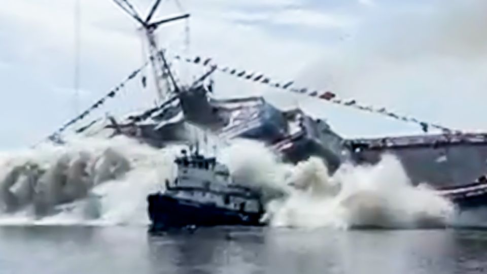 Stapellauf geht schief: Kriegsschiff kracht gegen Schlepper