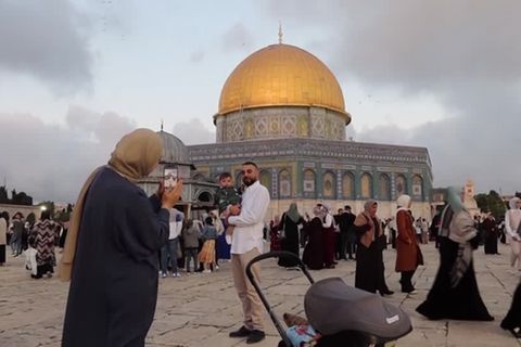 Video: Fastenbrechen: Muslime feiern Ende des Ramadan