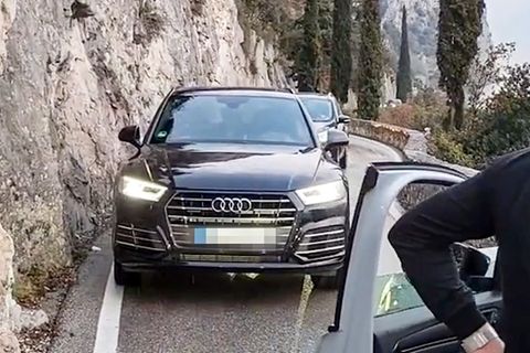 SUV verursacht Stau am Gardasee: Links massiver Fels, rechts ein Abgrund – und dann noch Gegenverkehr