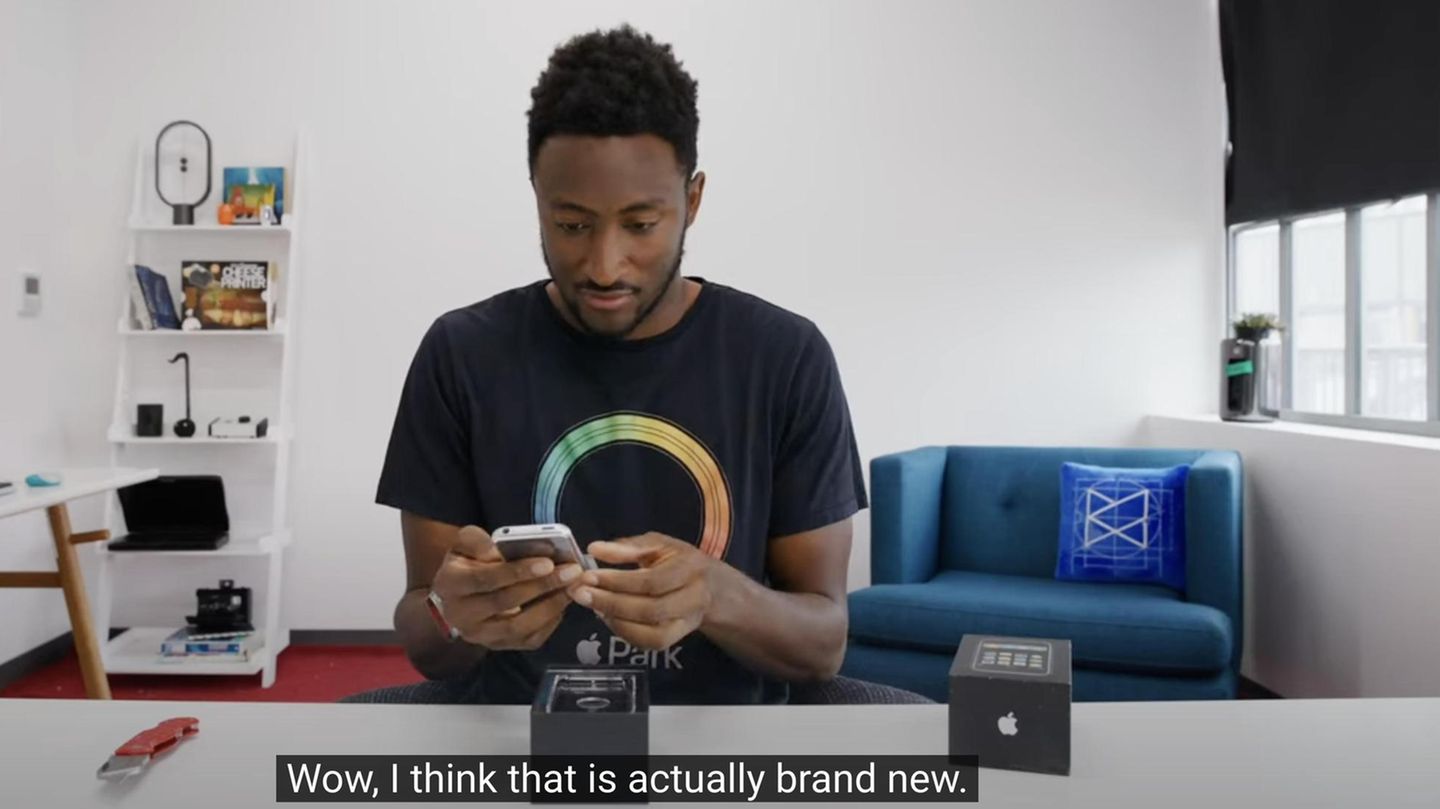 Youtuber buys original iPhone for $40,000 just to unbox it - Time News