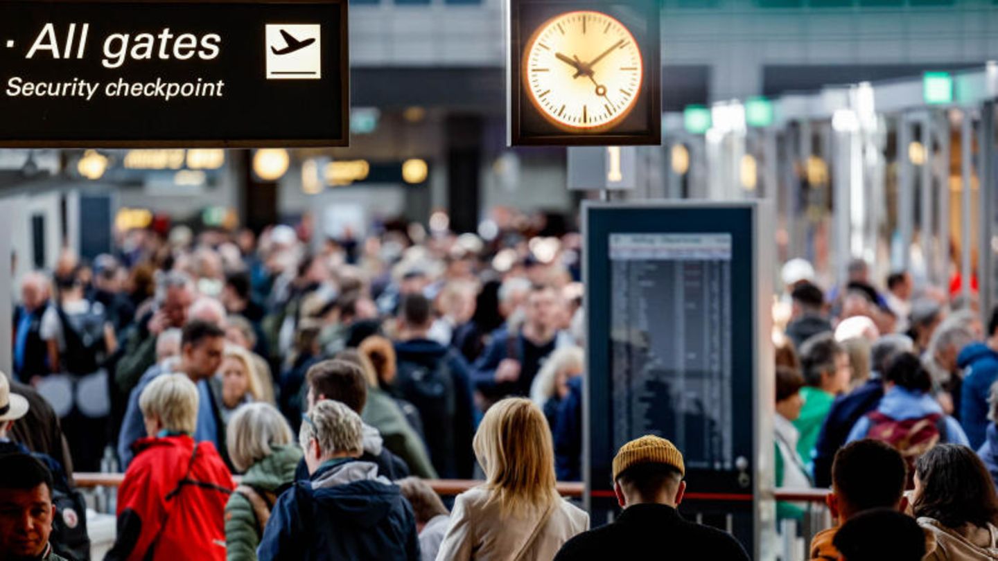 Verdi Ruft Zu Warnstreik Am Flughafen Berlin-Brandenburg Auf | STERN.de