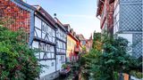 Die beschauliche Stadt im Südosten Niedersachsens war lange Zeit beliebter Aufenthaltsort von Wilhelm Busch. Statt sich unter die Leute zu mischen, beschäftigte er sich vor Ort allerdings lieber mit Ölmalerei – und suchte Orte der Entspannung. 