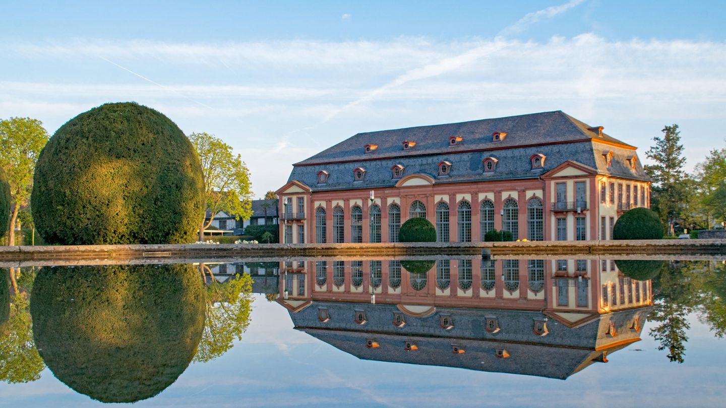 Darmstadt ist der Geburtsort von Georg Büchner. Der Literat hat trotz seines kurzen Lebens viele Werke geschaffen, die noch heute in deutschen Theatern zu sehen sind. Und seine Geburtsstadt beherbergt etliche sehenswerte Andenken an ihn. 