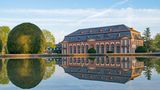 Darmstadt ist der Geburtsort von Georg Büchner. Der Literat hat trotz seines kurzen Lebens viele Werke geschaffen, die noch heute in deutschen Theatern zu sehen sind. Und seine Geburtsstadt beherbergt etliche sehenswerte Andenken an ihn. 