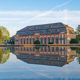 Darmstadt ist der Geburtsort von Georg Büchner. Der Literat hat trotz seines kurzen Lebens viele Werke geschaffen, die noch heute in deutschen Theatern zu sehen sind. Und seine Geburtsstadt beherbergt etliche sehenswerte Andenken an ihn. 