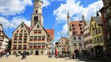 Christoph Martin Wieland gilt als erster freier Schriftsteller Deutschlands. Er war außerdem der erste politische Journalist und hat den ersten Bildungsroman in unserem Land geschrieben. Sein Geburtsort Biberbach gehört deshalb unbedingt zu den Secret Places. 
