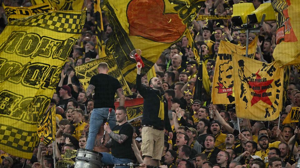 BVB Fans nach Sieg gegen Frankfurt