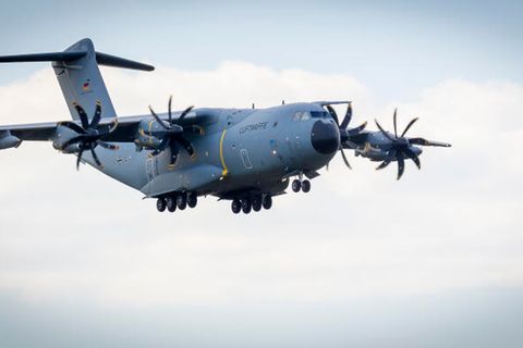 Ein Transportflugzeug vom Typ Airbus A400M der Luftwaffe