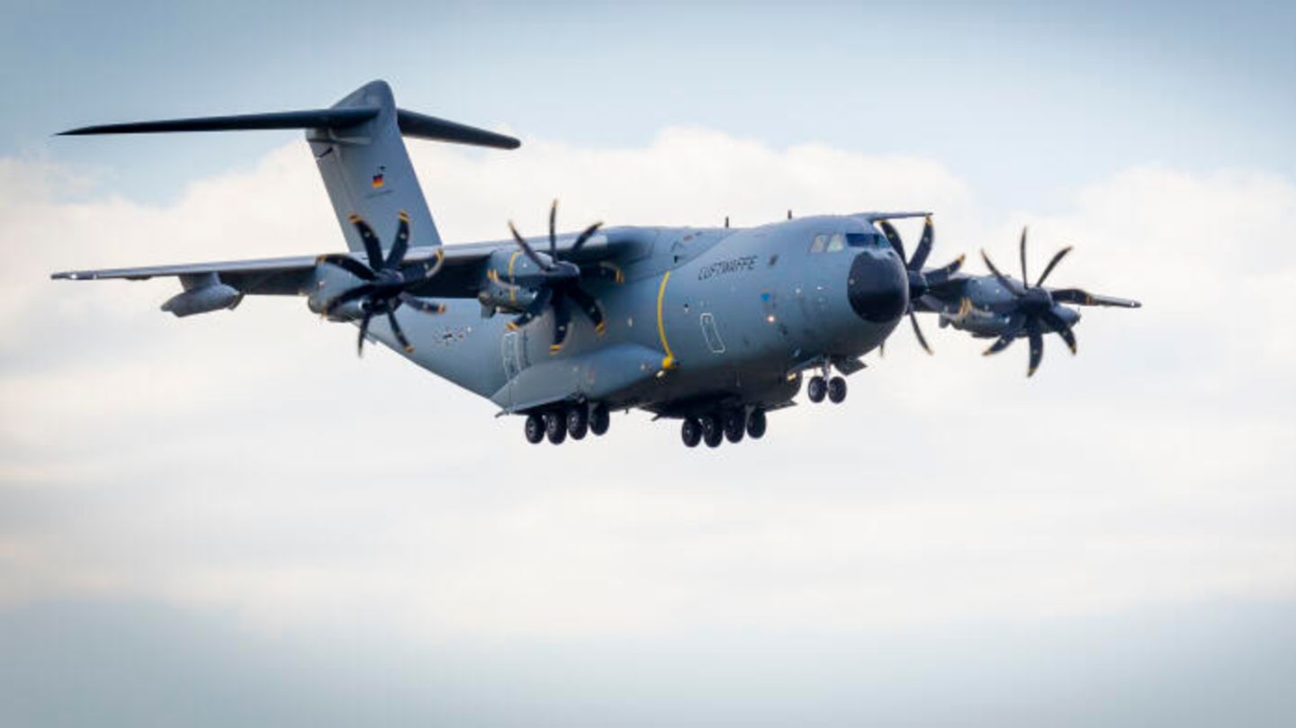 Ein Transportflugzeug vom Typ Airbus A400M der Luftwaffe