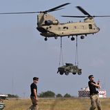 Ganz klarer Spitzenreiter bei den Militärausgaben bleiben die USA. Nach einem Anstieg um 0,7 Prozent landeten sie bei Ausgaben in Höhe von 877 Milliarden Dollar (800 Mrd. Euro), darunter 19,9 Milliarden an Militärhilfe für die Ukraine.