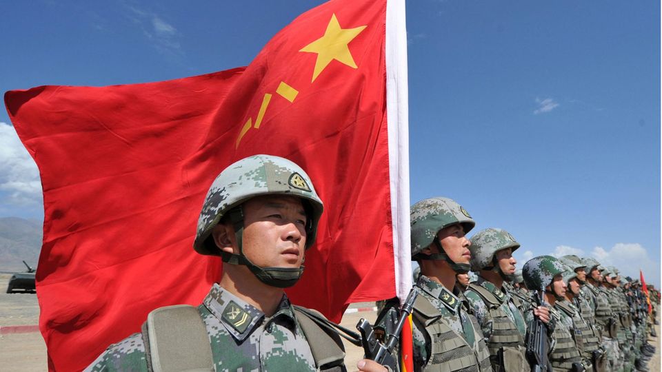 China hat 2022 geschätzte 292 Milliarden Dollar in die Volksbefreiungsarmee investiert.
