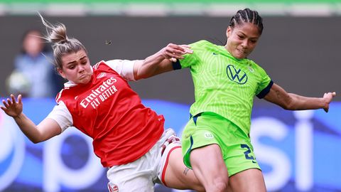 Arsenals Laura Wienroitheim Zweikampf mit Wolfsburgs Sveindis Jane Jonsdottir