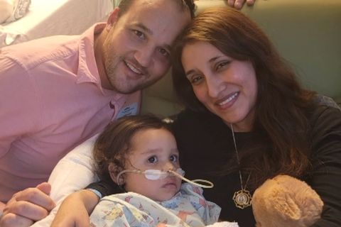 Ärzte erklären Kleinkind nach Badeunfall für tot – Mädchen atmet nach 18 Minuten wieder