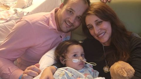Ärzte erklären Kleinkind nach Badeunfall für tot – Mädchen atmet nach 18 Minuten wieder