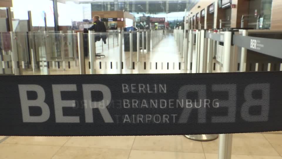 Video: Verdi-Warnstreik an Flughäfen Berlin und Hamburg