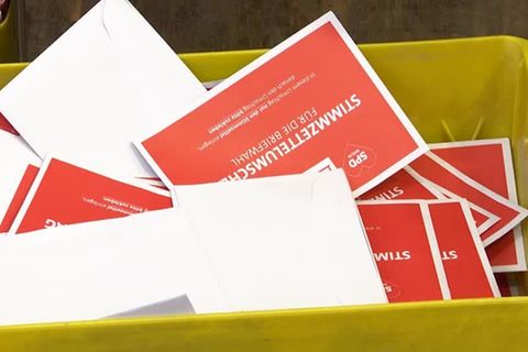 Video: Berliner SPD-Mitglieder stimmen für Schwarz-Rot