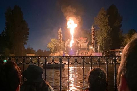 USA: Riesiger Disneyland-Drache geht in Flammen auf (Video)