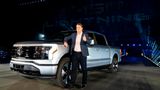 Jim Farley, CEO der Ford Motor Company, spricht bei einer Veranstaltung zur Vorstellung des neuen Fahrzeugs im Ford World Headquarter im Mai 2021. Seit dem Markstart ist es laut Unternehmensangaben der meistverkaufte Elektro-Pick-up in den USA.