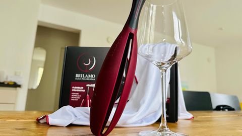 Der DHDL Brilamo ist auf einem Tisch platziert.