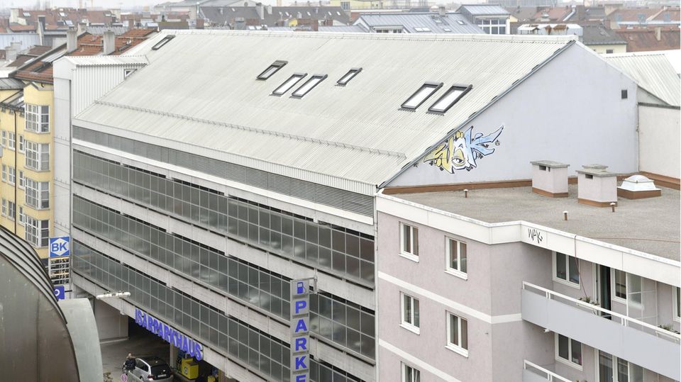 Die Tat ereignete sich 2006 im bewohnten Dachgeschoss eines Parkhauses im Zentrum Münchens