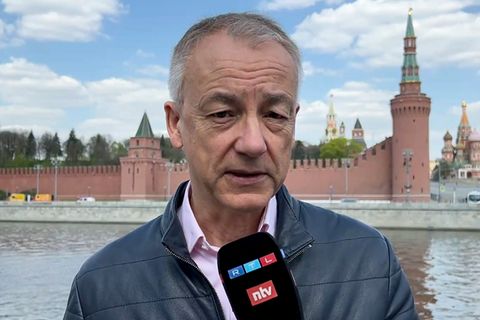 "Massiver Druck – bis zur Gewalt": Moskau-Reporter die radikalen Rekrutierungsmethoden des Kreml