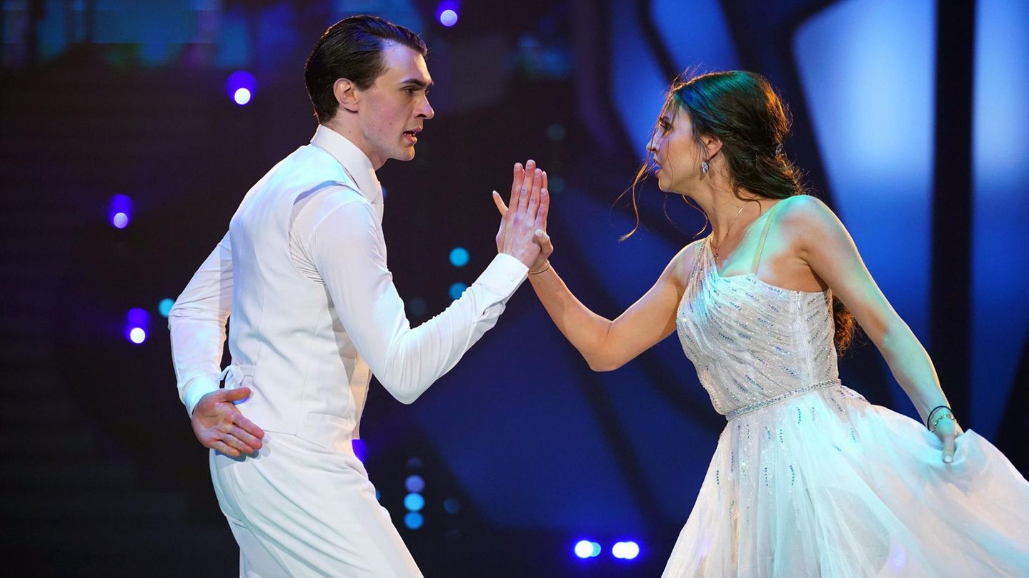 Timon Krause und Ekaterina Leonova perfomen bei "Let's Dance"