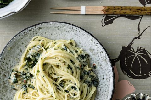 Food Kolumne 13-21/2023 (FINAL) &gt;&gt; stern kolumne denise wachter 18 Tanzende Carbonara