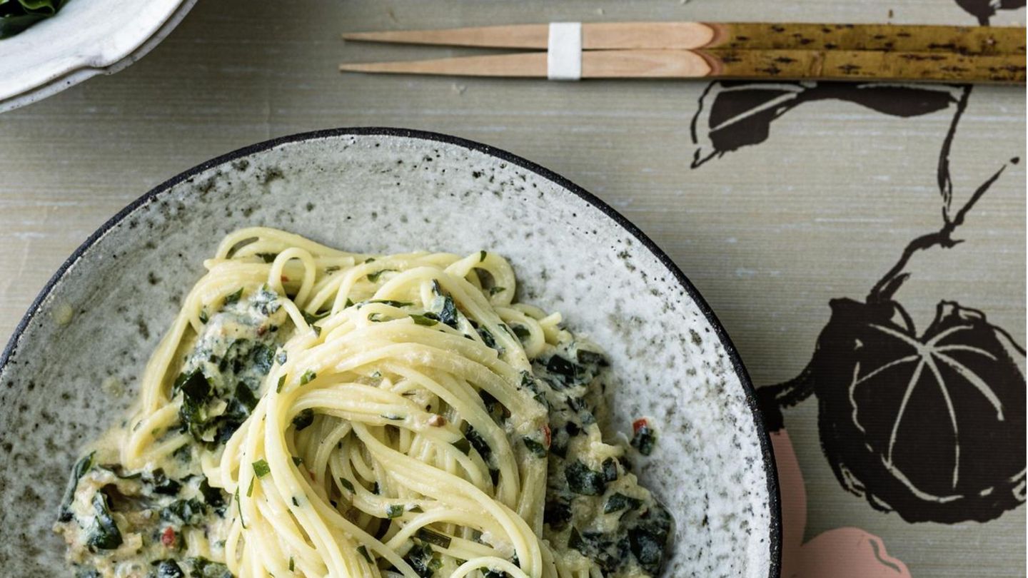 Food Kolumne 13-21/2023 (FINAL) &gt;&gt; stern kolumne denise wachter 18 Tanzende Carbonara