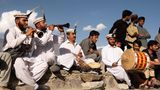 "Dadang" heißt die große Trommel, und genauso klingt sie auch. Traditionelle Musik begleitet das gesamte Spiel