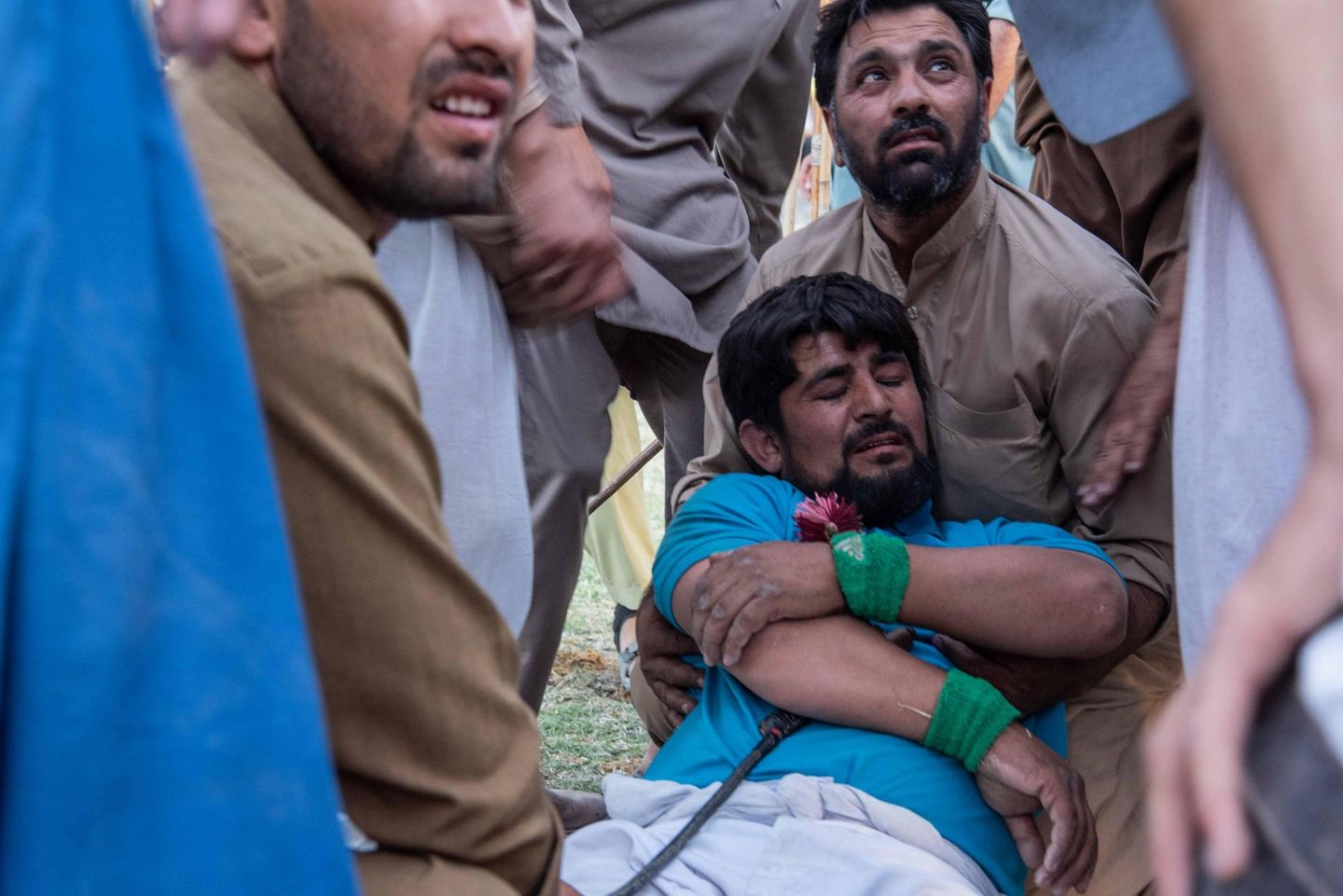 Opfer seiner Kampfbereitschaft: Ein Spieler des Teams von Gilgit-Baltistan wurde bei einem Sturz verletzt