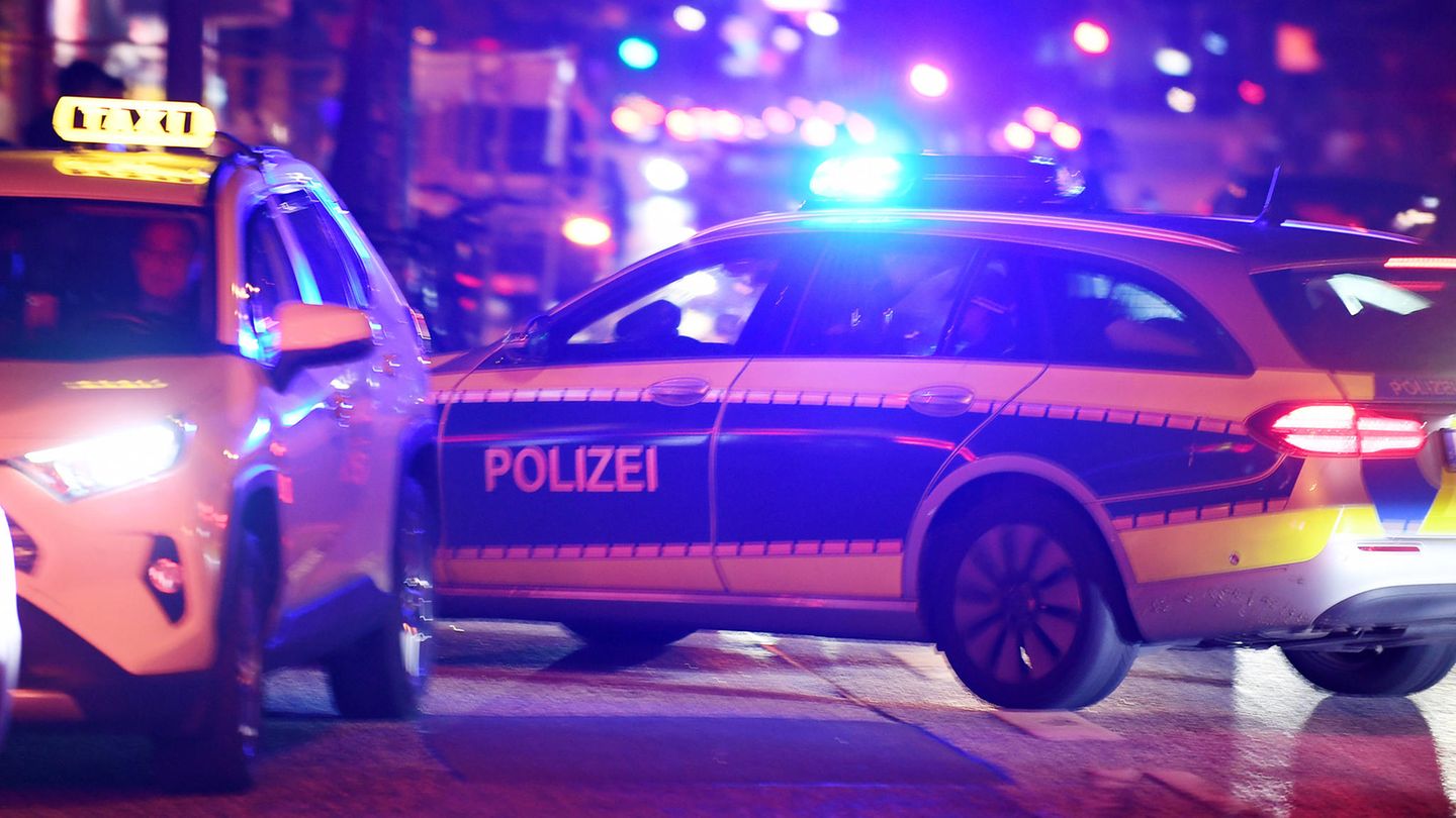 Nächtlicher Polizeieinsatz auf der Reeperbahn in Hamburg (Symbolbild)