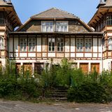 Eine nähere Aufnahme des Gebäudes, wohin Mitarbeiter der Deutschen Reichsbahn (DR) zur Erholung kamen