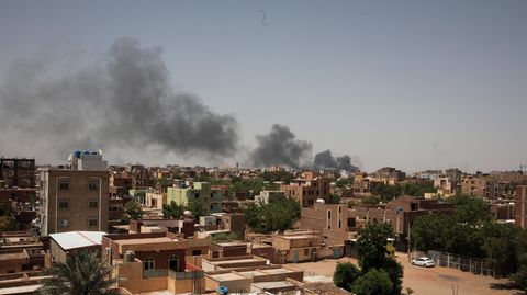 Rauch hängt über Khartum, der Hauptstadt des Sudan