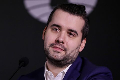 Jan Nepomnjaschtschi gehört zu einer Gruppe von 44 russischen Schachpielern und Schachspielerinnen, die den Krieg gegen die Ukraine zu Beginn verurteilt haben