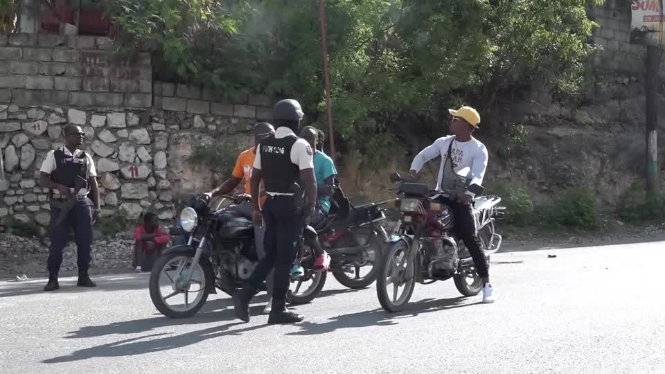 Video: Menschenmenge lyncht Gangmitglieder