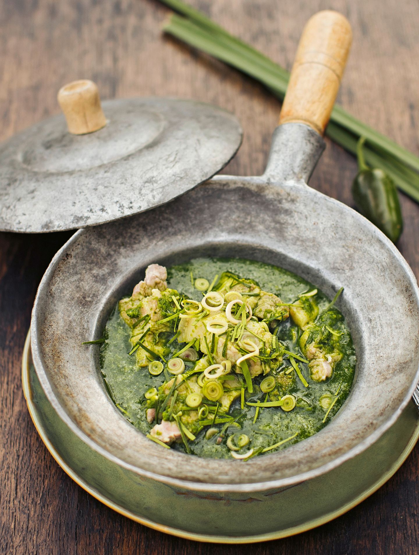 Grünes Curry mit Schweinefleisch und Zitronengras