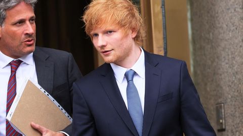 Ed Sheeran verlässt das Gericht in New York