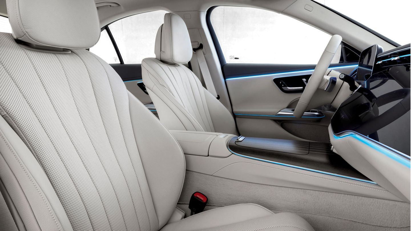 Auch im Innenraum soll die Mercedes E-Klasse einen hohen Komfort bieten – unter anderem mit einer intelligenten Klimatisierung, einem zweistufigen Filtersystem und Sitzen mit Massagefunktion