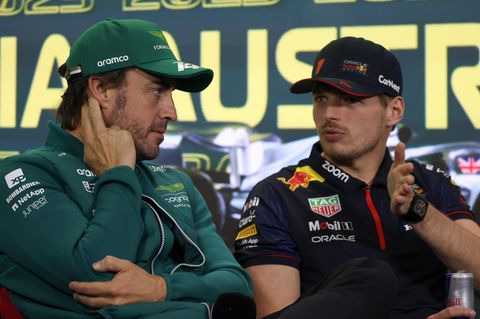 Aston-Martin-Pilot Fernando Alonso und Red-Bull-Fahrer Max Verstappen