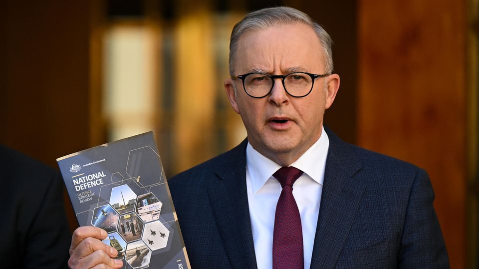 Anthony Albanese, Premierminister von Australien, spricht mit Journalisten während einer Pressekonferenz Anthony Albanese, Premierminister von Australien, spricht mit Journalisten während einer Pressekonferenz