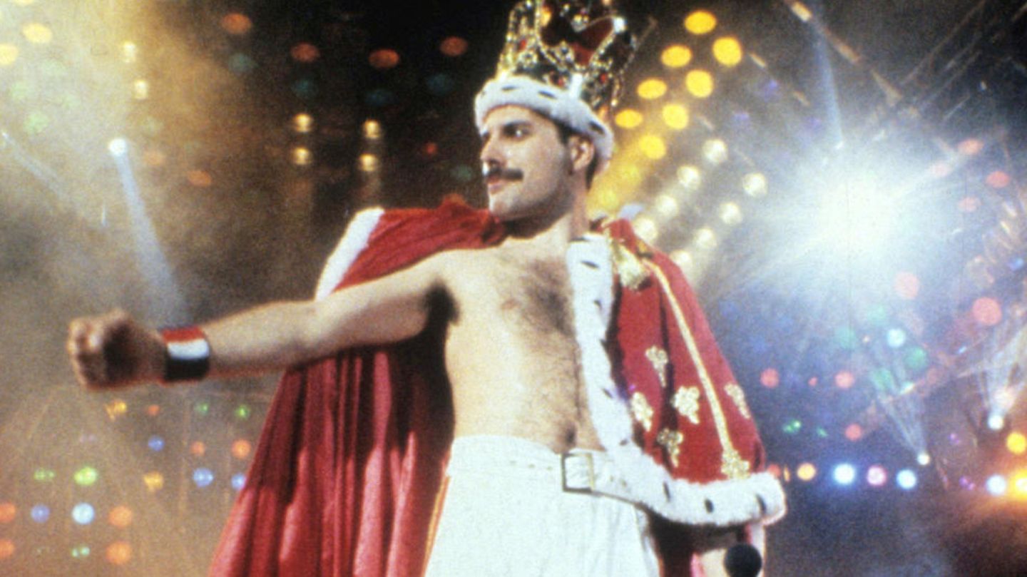 Queen-Sänger Freddie Mercury in Action – hier bei einem Auftritt 1986 in Mannheim